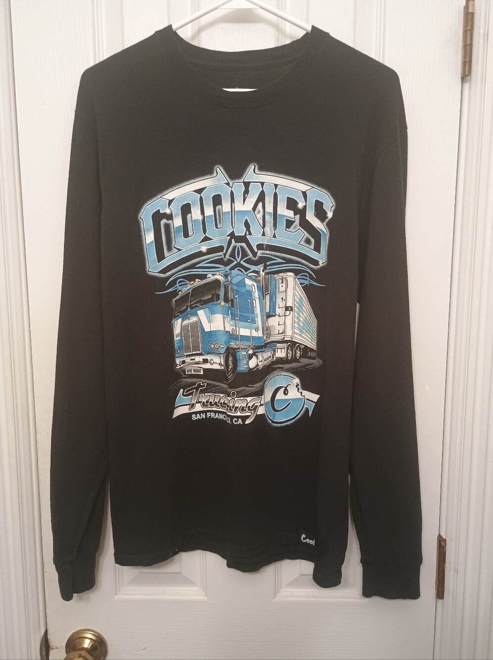 Black Long-Sleeve Graphic Sweater with Blue Truck Print Men's Size Medium
